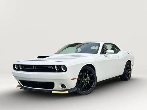 Used 2022 Dodge Challenger GT RWD image 3