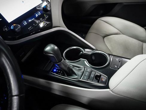 Used 2019 Toyota Camry XSE w/ Accessory Appearance Package image 17