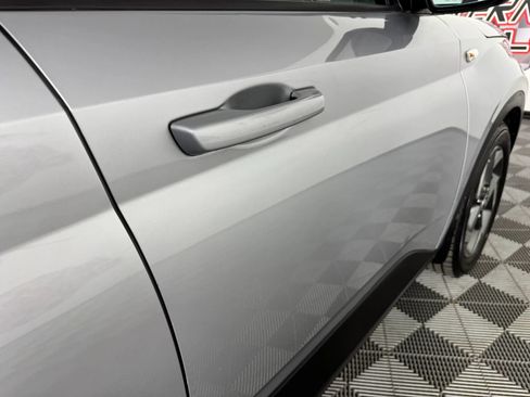 Used 2021 Hyundai Venue SEL FWD image 28