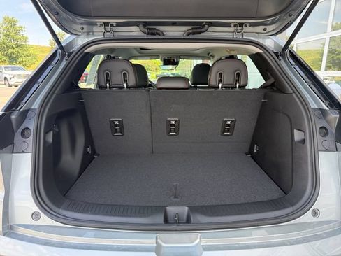 Used 2027 Chevrolet Bolt RS w/ Technology Package FWD image 16