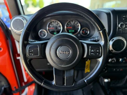Used 2015 Jeep Wrangler Unlimited Rubicon AWD/4WD image 24