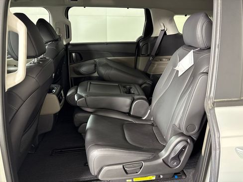 New 2026 Kia Carnival EX FWD image 25