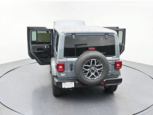 Used 2024 Jeep Wrangler Unlimited Sahara w/ Technology Group AWD/4WD image 22