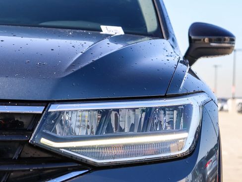 Used 2022 Volkswagen Tiguan SE R-Line image 7