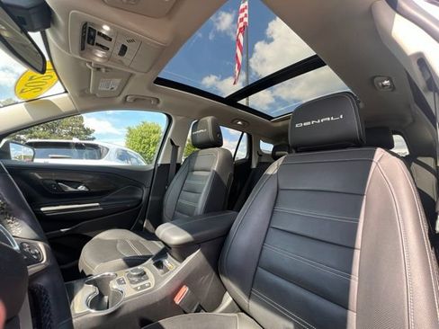 Used 2024 GMC Terrain Denali w/ Denali Premium Package AWD/4WD image 26