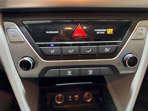 Used 2017 Hyundai Elantra SE FWD image 28