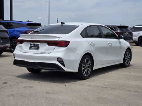 Certified 2023 Kia Forte LXS FWD image 4