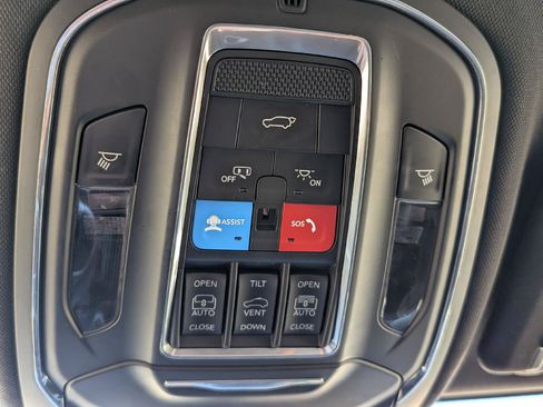 Used 2024 Jeep Grand Cherokee L Limited w/ Luxury Tech Group II AWD/4WD image 23