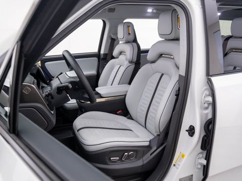 Used 2024 Rivian R1S Adventure image 15