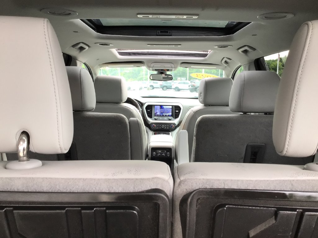 Used 2023 GMC Acadia SLT w/ Technology Package AWD/4WD image 46
