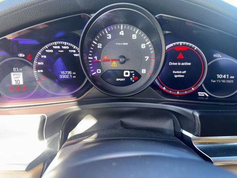 Used 2022 Porsche Panamera Platinum Edition image 33