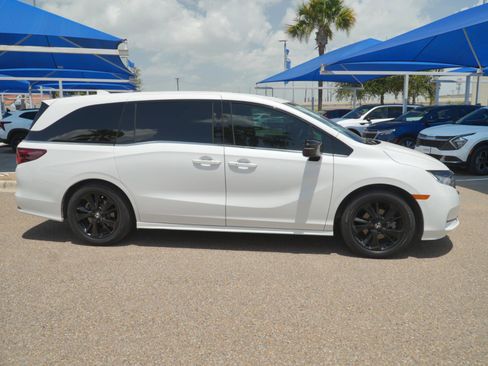 Used 2024 Honda Odyssey Sport image 4