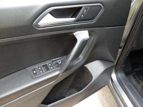Used 2021 Volkswagen Tiguan SEL AWD/4WD image 24