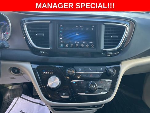 Used 2018 Chrysler Pacifica Touring-L image 26