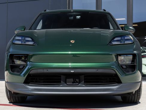 Certified 2025 Porsche Macan Electric RWD image 8