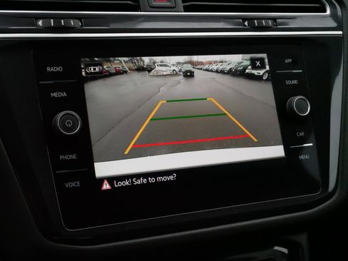 Certified 2024 Volkswagen Tiguan SE image 31