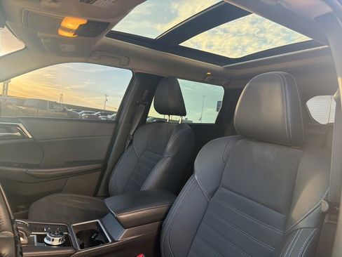 Used 2023 Mitsubishi Outlander SE image 10