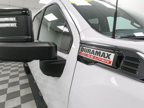 Used 2024 GMC Sierra 2500 AT4 w/ Technology Package AWD/4WD image 8