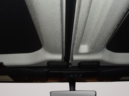 Used 2023 Jeep Wrangler Unlimited Sahara AWD/4WD image 19