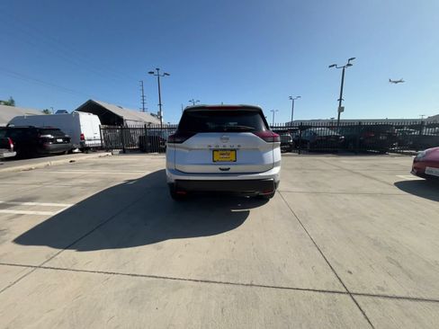 Used 2025 Nissan Rogue SV FWD image 12