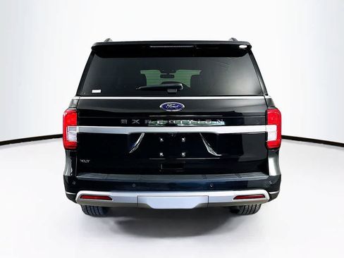 Certified 2024 Ford Expedition XLT RWD image 5