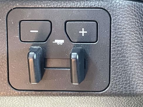 Used 2023 Toyota Tundra Limited image 31