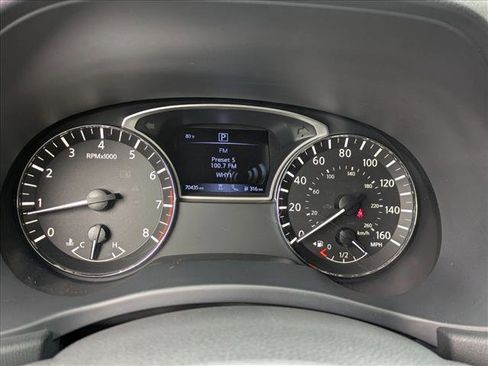 Used 2020 Nissan Pathfinder SL FWD image 11