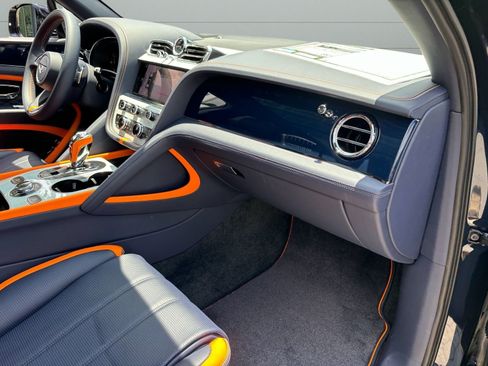 Used 2024 Bentley Bentayga image 40