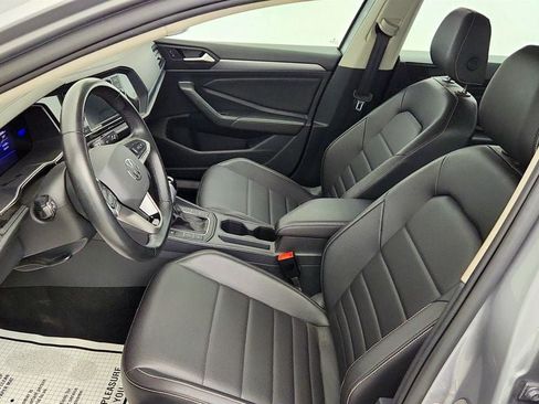 Used 2024 Volkswagen Jetta SE FWD image 16