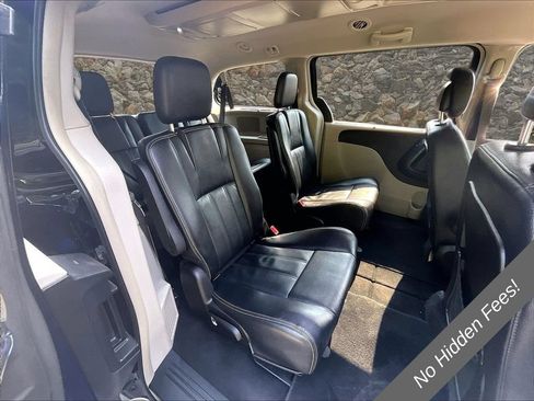 Used 2015 Chrysler Town & Country Touring FWD image 22