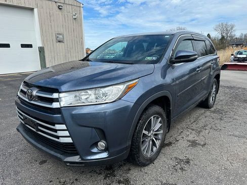 Used 2017 Toyota Highlander XLE w/ Carpet Mat Package image 10
