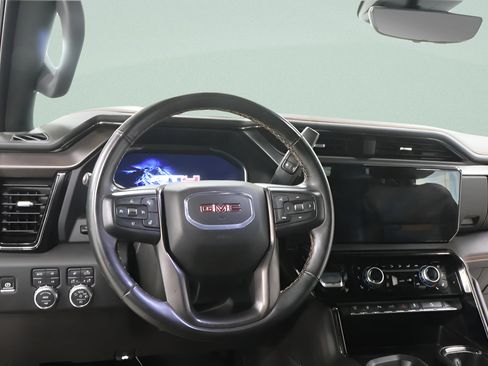 Used 2025 GMC Sierra 2500 AT4 w/ Technology Package AWD/4WD image 9