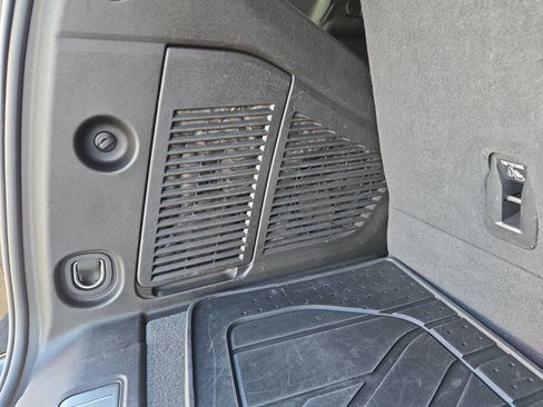 Used 2022 Chevrolet Tahoe Z71 w/ Luxury Package image 44