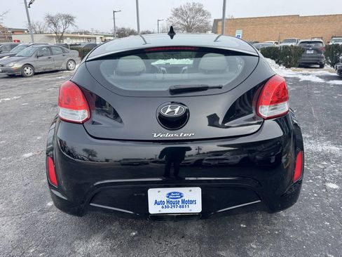Used 2013 Hyundai Veloster w/ Style Pkg image 4