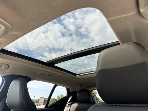 Certified 2024 Volvo XC40 B5 Plus w/ Climate Package AWD/4WD image 18