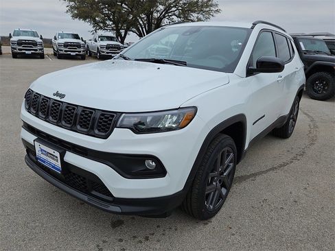 New 2026 Jeep Compass Latitude image 12