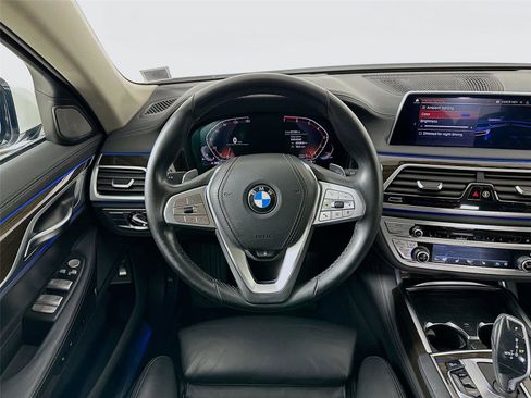 Used 2020 BMW 750i xDrive w/ Cold Weather Package image 11