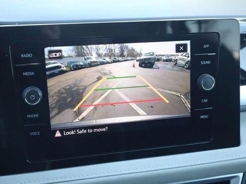 New 2026 Volkswagen Taos SE image 15