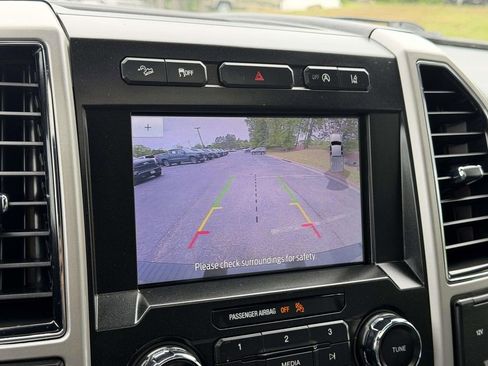 Used 2020 Ford F150 Lariat AWD/4WD image 4