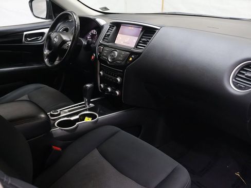 Used 2019 Nissan Pathfinder SV w/ Cargo Package image 10