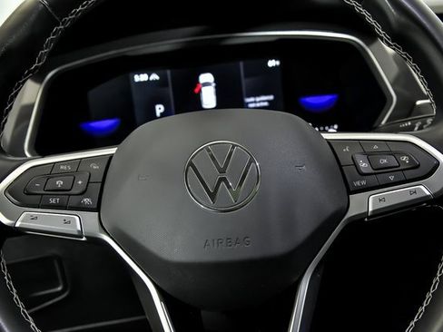 Certified 2024 Volkswagen Tiguan SE w/ Panoramic Sunroof Package image 16