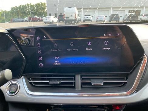 Used 2025 Chevrolet Trax LT w/ Driver Confidence Package FWD image 22