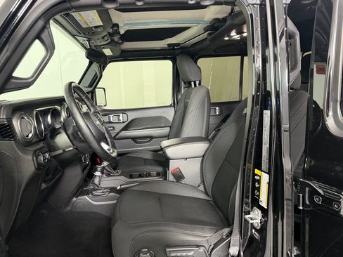 Used 2021 Jeep Gladiator Overland w/ Cold Weather Group image 19