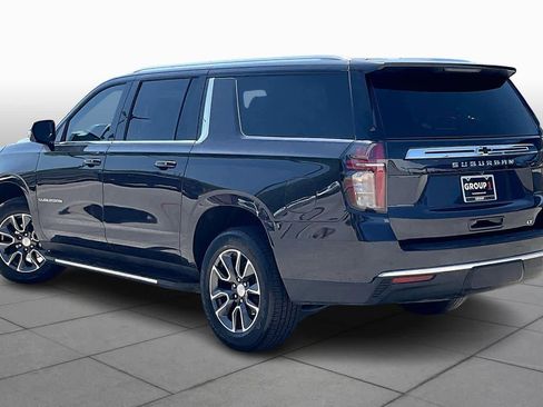 Used 2023 Chevrolet Suburban LT w/ Luxury Package image 12
