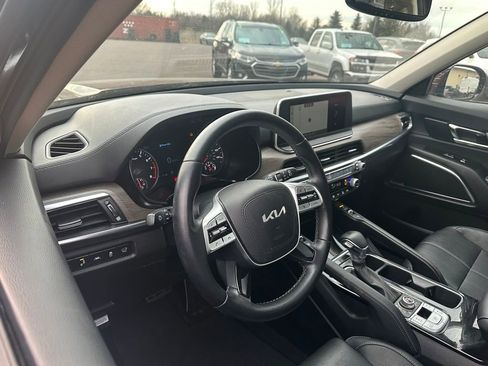 Used 2022 Kia Telluride SX image 2