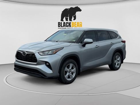 Used 2020 Toyota Highlander LE AWD/4WD image 7
