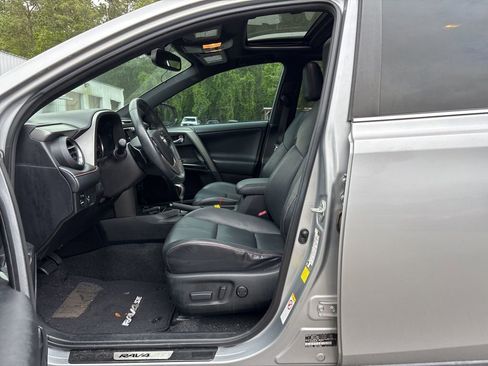Used 2016 Toyota RAV4 SE image 10