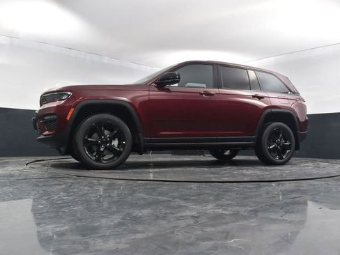 New 2025 Jeep Grand Cherokee Limited w/ Black Appearance Package AWD/4WD image 52