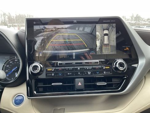 Certified 2021 Toyota Highlander Platinum image 18