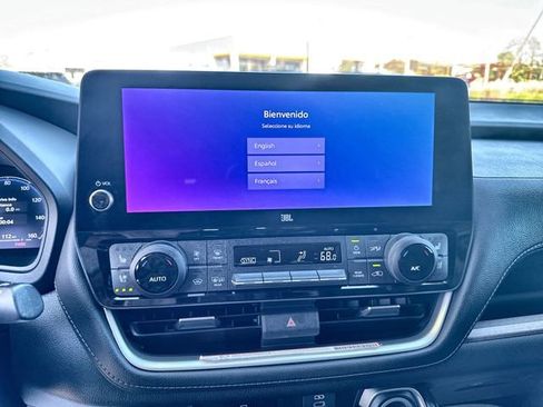 Used 2025 Toyota Grand Highlander AWD Hybrid image 25